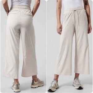 Athleta Wide Leg Avenue Crop Pant Women’s Pull On   Cream Casual Pants Size 0